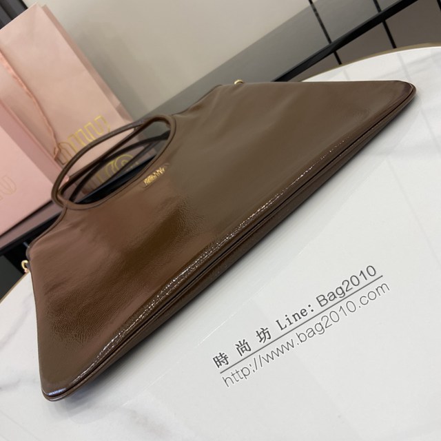 MIU MIU專櫃繆繆最新款Naplak漆面羊皮革托特包 jh2652型號：5BG231